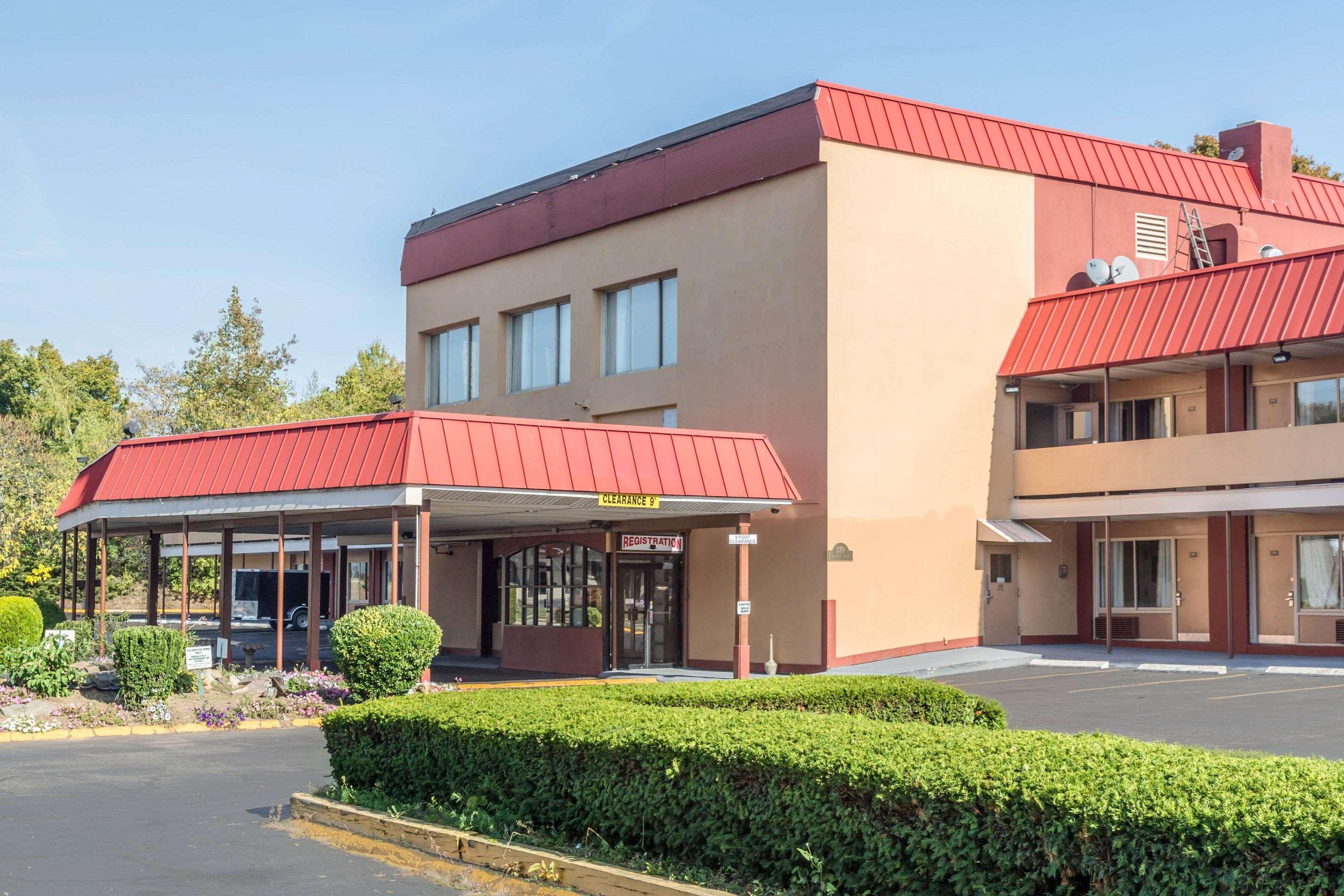 Econo Lodge West Haven Exterior photo